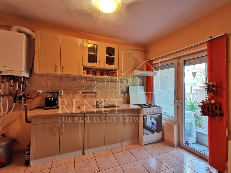 Casa Strada Muntii Carpati, 3 camere, curte proprie