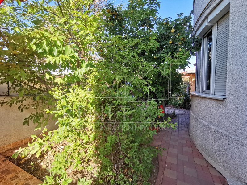 Casa Strada Muntii Carpati, 3 camere, curte proprie