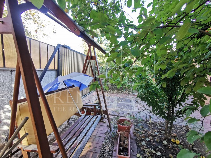 Casa Strada Muntii Carpati, 3 camere, curte proprie