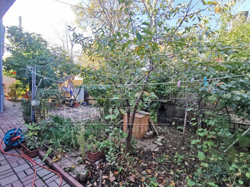 Casa Strada Muntii Carpati, 3 camere, curte proprie