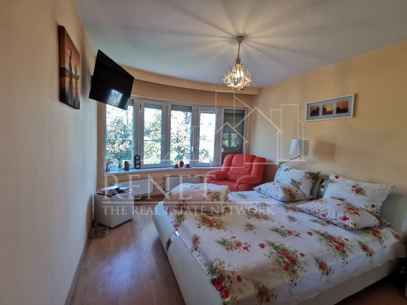 Casa Strada Muntii Carpati, 3 camere, curte proprie