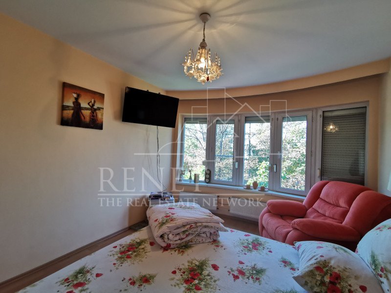 Casa Strada Muntii Carpati, 3 camere, curte proprie