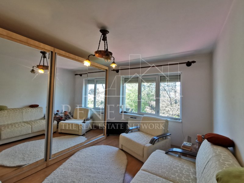 Casa Strada Muntii Carpati, 3 camere, curte proprie