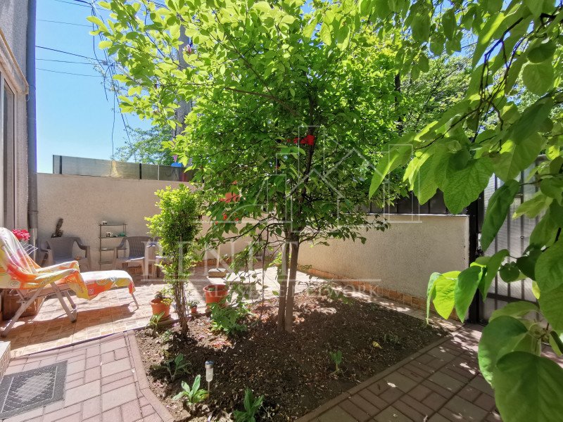 Casa Strada Muntii Carpati, 3 camere, curte proprie