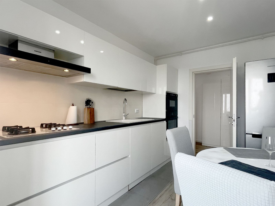 DECEBAL-ALBA IULIA, 3 CAMERE LUX-95 MP!