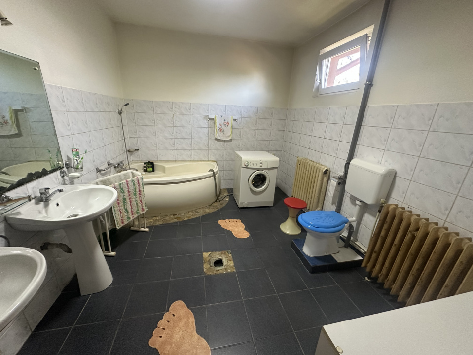 PANTELIMON APARTAMENT IN VILA 1E+M 230 MP TOTAL, CURTE 516 MP!