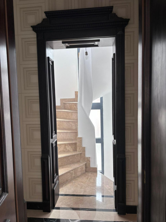 SUPER OCAZIE SE VIND 3 APRTAMENTE DE LUX IN VILA ZONA PARC CAROL COSBUC