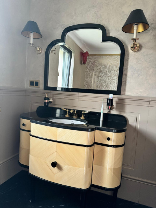 SUPER OCAZIE SE VIND 3 APRTAMENTE DE LUX IN VILA ZONA PARC CAROL COSBUC