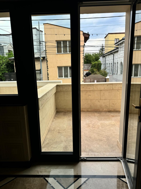 SUPER OCAZIE SE VIND 3 APRTAMENTE DE LUX IN VILA ZONA PARC CAROL COSBUC