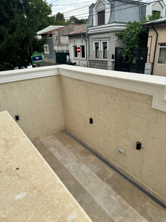 SUPER OCAZIE SE VIND 3 APRTAMENTE DE LUX IN VILA ZONA PARC CAROL COSBUC