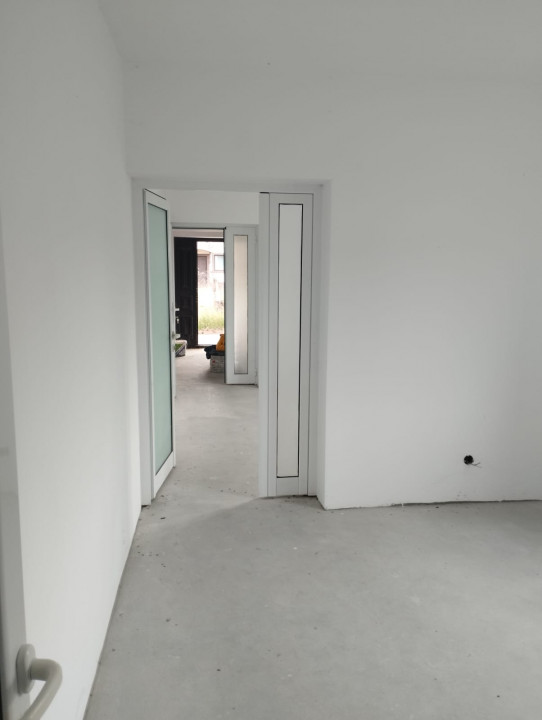 SE VINDE CASA IN CALUGARENI 5 camere, teren 600mp