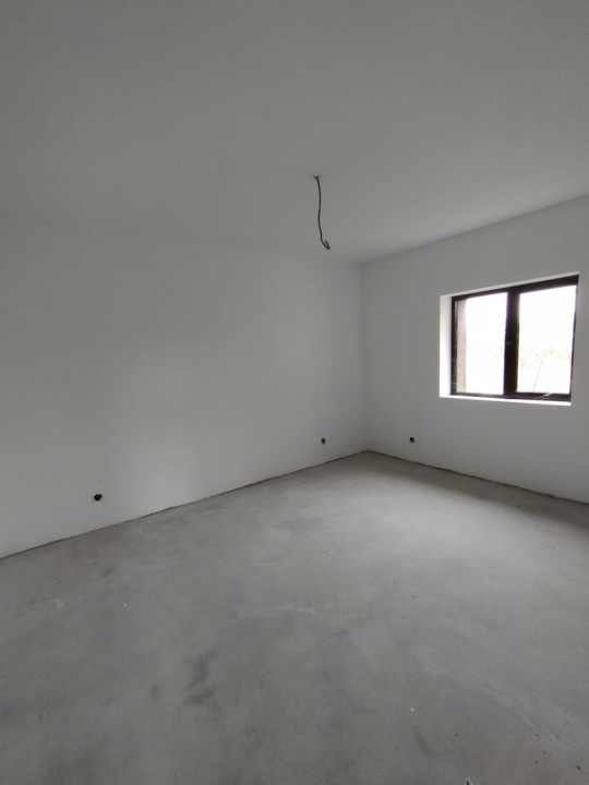 SE VINDE CASA IN CALUGARENI 5 camere, teren 600mp