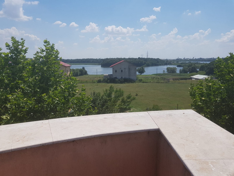  OCAZIE, VAND VILA  DE LUX 860 MP UTILI SI 1230 MP TEREN LANGA LACUL CERNICA 