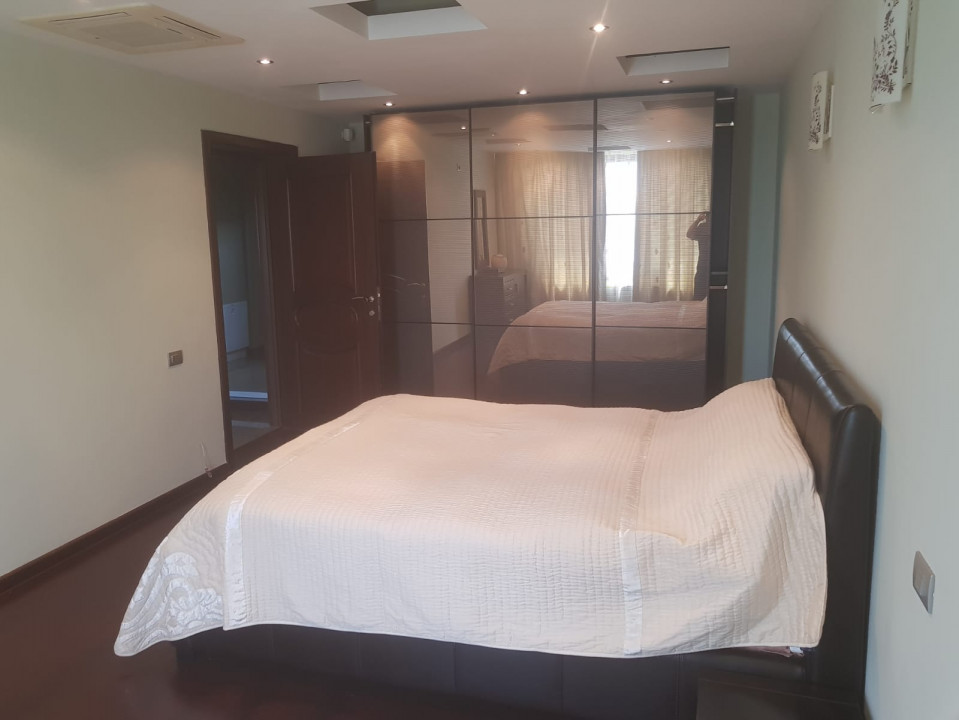  OCAZIE, VAND VILA  DE LUX 860 MP UTILI SI 1230 MP TEREN LANGA LACUL CERNICA 