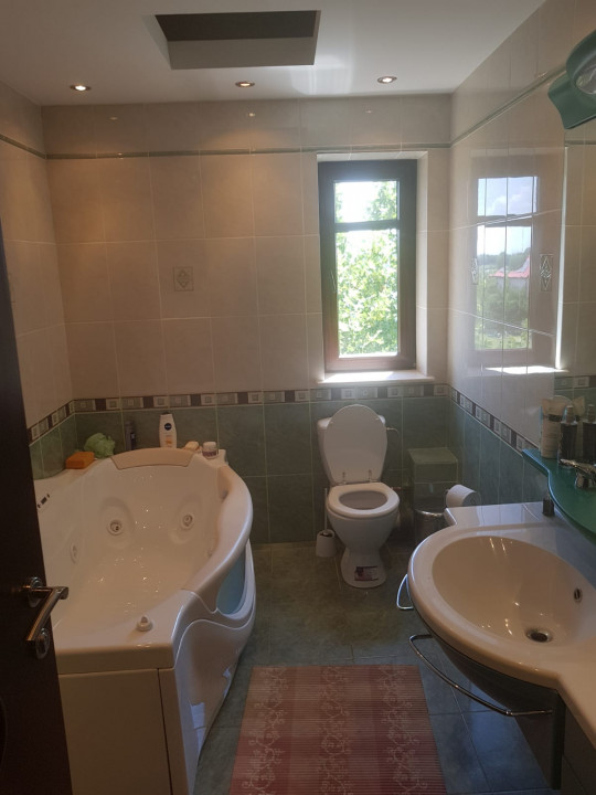  OCAZIE, VAND VILA  DE LUX 860 MP UTILI SI 1230 MP TEREN LANGA LACUL CERNICA 