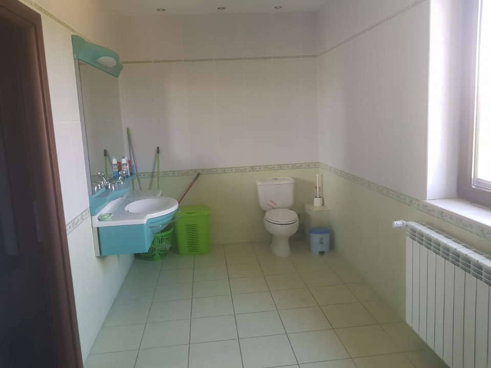  OCAZIE, VAND VILA  DE LUX 860 MP UTILI SI 1230 MP TEREN LANGA LACUL CERNICA 