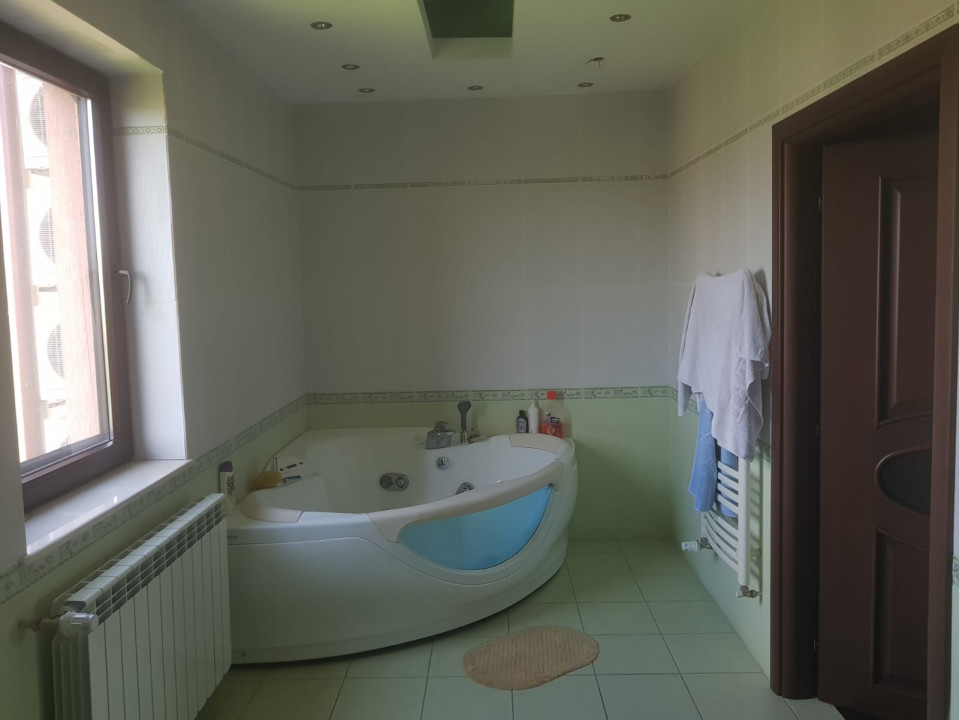  OCAZIE, VAND VILA  DE LUX 860 MP UTILI SI 1230 MP TEREN LANGA LACUL CERNICA 