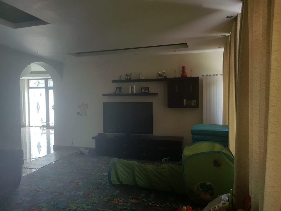  OCAZIE, VAND VILA  DE LUX 860 MP UTILI SI 1230 MP TEREN LANGA LACUL CERNICA 