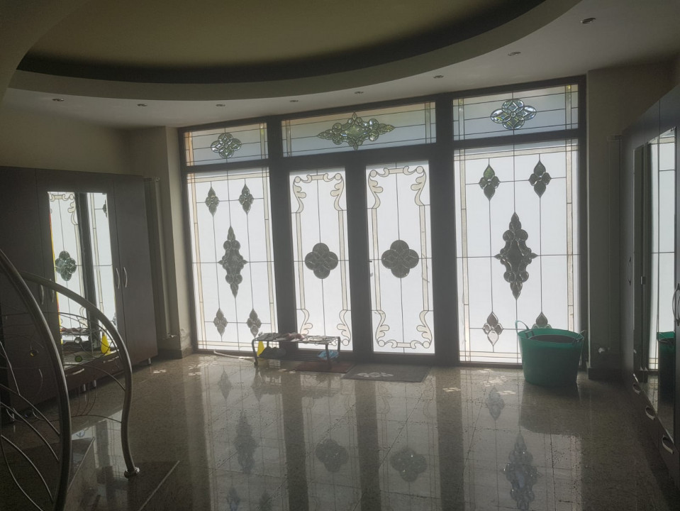  OCAZIE, VAND VILA  DE LUX 860 MP UTILI SI 1230 MP TEREN LANGA LACUL CERNICA 