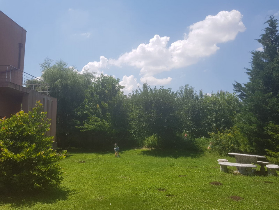  OCAZIE, VAND VILA  DE LUX 860 MP UTILI SI 1230 MP TEREN LANGA LACUL CERNICA 