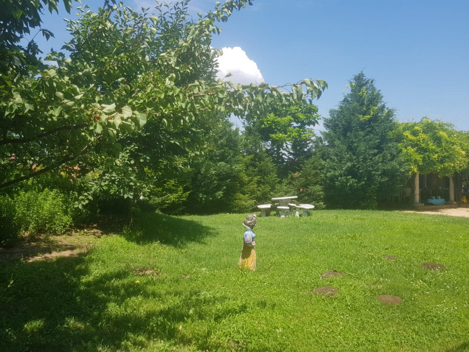  OCAZIE, VAND VILA  DE LUX 860 MP UTILI SI 1230 MP TEREN LANGA LACUL CERNICA 