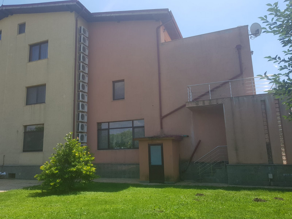  OCAZIE, VAND VILA  DE LUX 860 MP UTILI SI 1230 MP TEREN LANGA LACUL CERNICA 