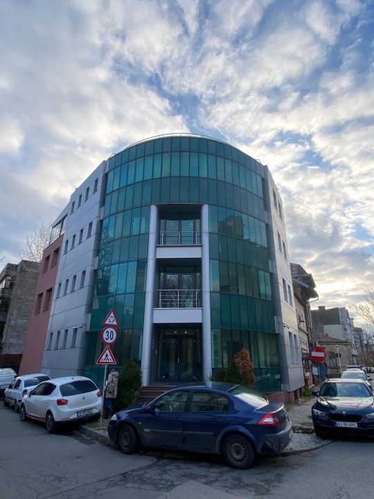 SUPER OCAZIE SE INCHIRIAZA 360MP CONSTRUCTIE BIROURI IN ZONA UNIRII