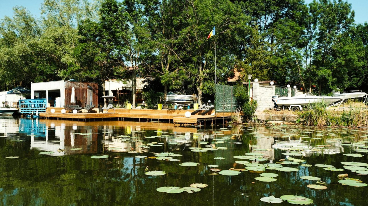 SE VINDE VILA CU DESCHIDERE LA LACUL SNAGOV LA CEL MAI MIC PRET