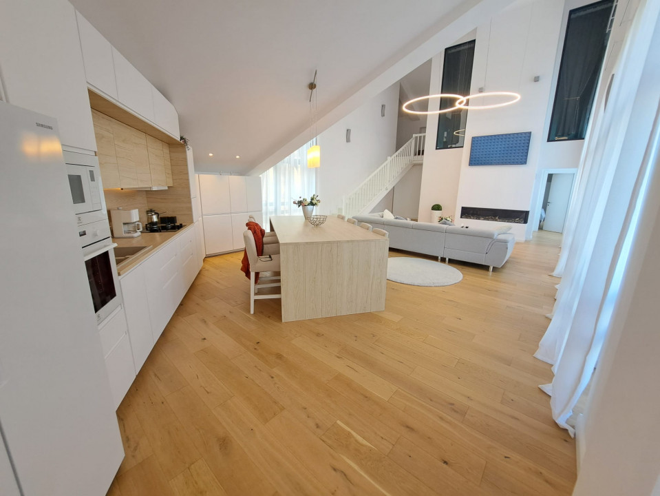 VAND PENTHOUSE 280 MP IN VILA + GARAJ LUX IN SINAIA PH COTA 1400