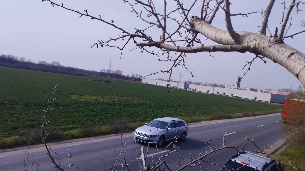 Teren intravilan 5.000 m² cu 40 m deschidere la DN2A – lângă Kaufland Slobozia