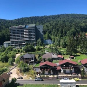 OCAZIE! Vand apartament 2 camere decomandat,Mobilat, Sinaia, langa Hotel Mara