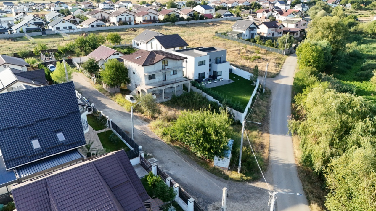 BERCENI-VIDRA, CASA P+E+M 142 MP, LOT 700 MP!