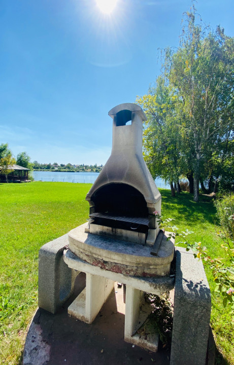 Vila de lux, 427 mp utili și 2313 mp teren, pe malul lacului (Cociova) Balotesti