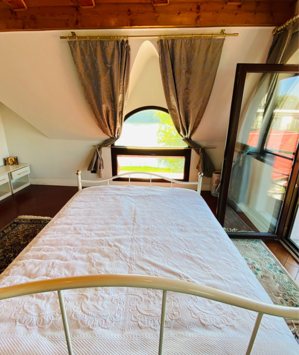 Vila de lux, 427 mp utili și 2313 mp teren, pe malul lacului (Cociova) Balotesti