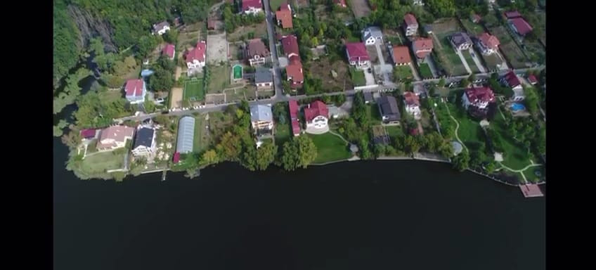 Vila de lux, 427 mp utili și 2313 mp teren, pe malul lacului (Cociova) Balotesti