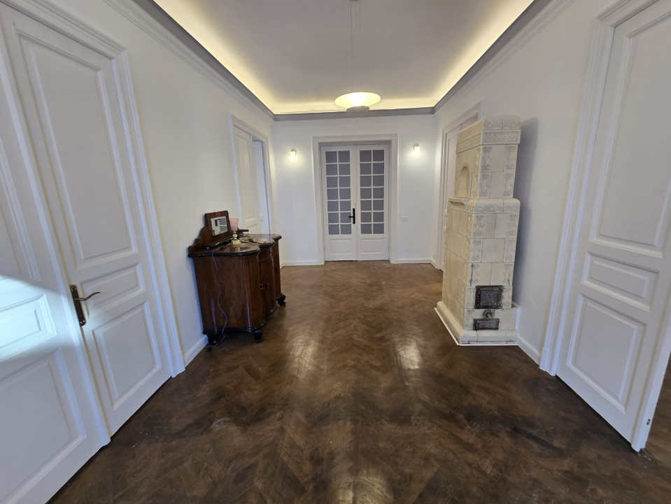 Închiriez apartament în vilă interbelică – Calea Dorobanți, 180 mp, etaj 3/3