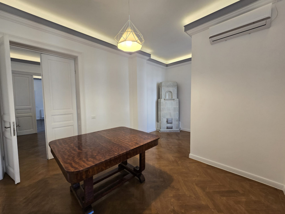 Închiriez apartament în vilă interbelică – Calea Dorobanți, 180 mp, etaj 3/3