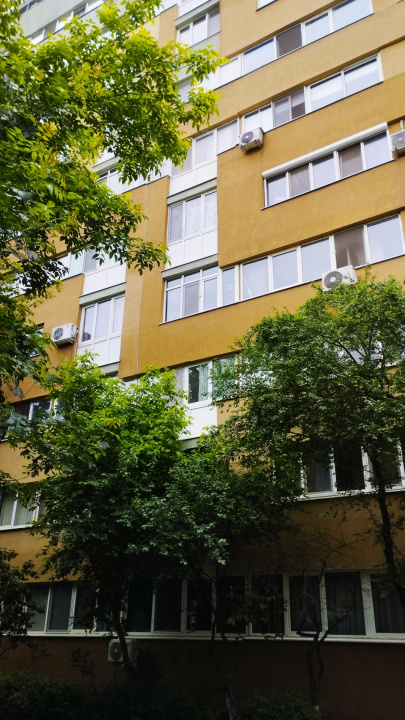 Apartament 3 camere Militari, lângă metrou Lujerului, bloc reabilitat, 105000 EU