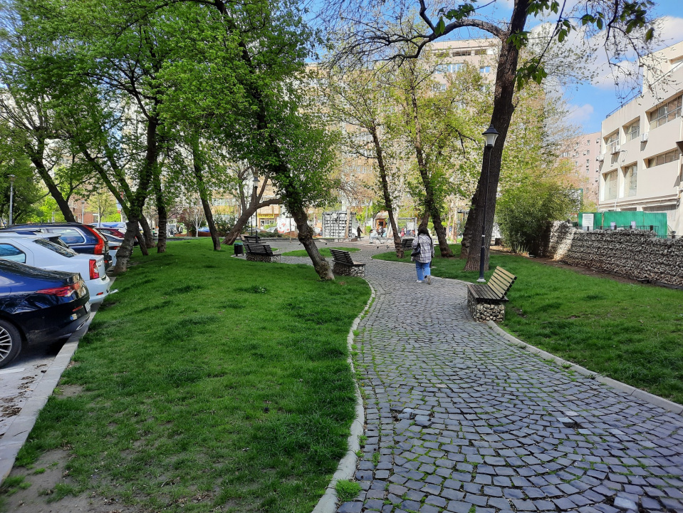 Apartament 3 camere Militari, lângă metrou Lujerului, bloc reabilitat, 105000 EU