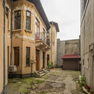 CAROL – 11 IUNIE, APARTAMENT 4 CAMERE IN VILA, 120 MP, ETAJ 1! 