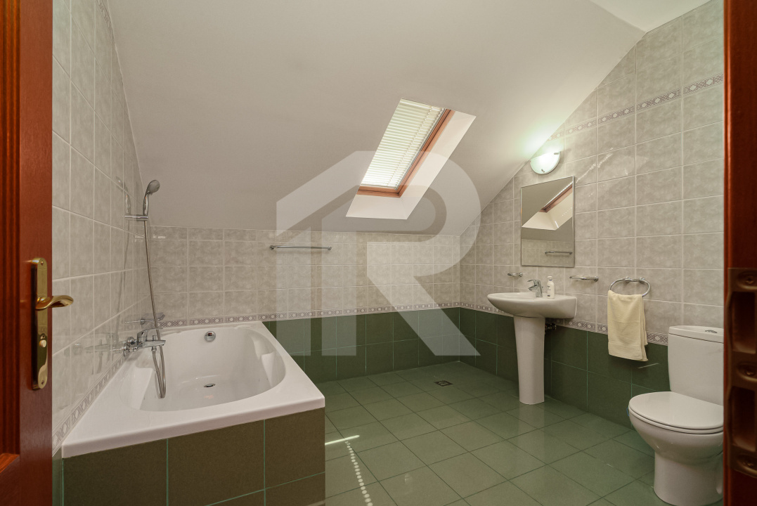 Drumul Taberei - Valea Oltului, casa 9 camere, lot 1158 mp