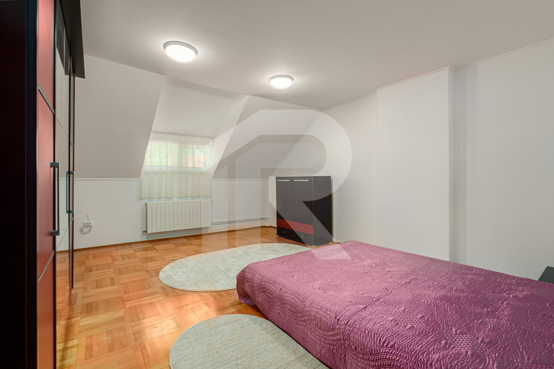 Vilă de vânzare în Bușteni – 8 dormitoare, vedere directă spre Crucea Caraiman!