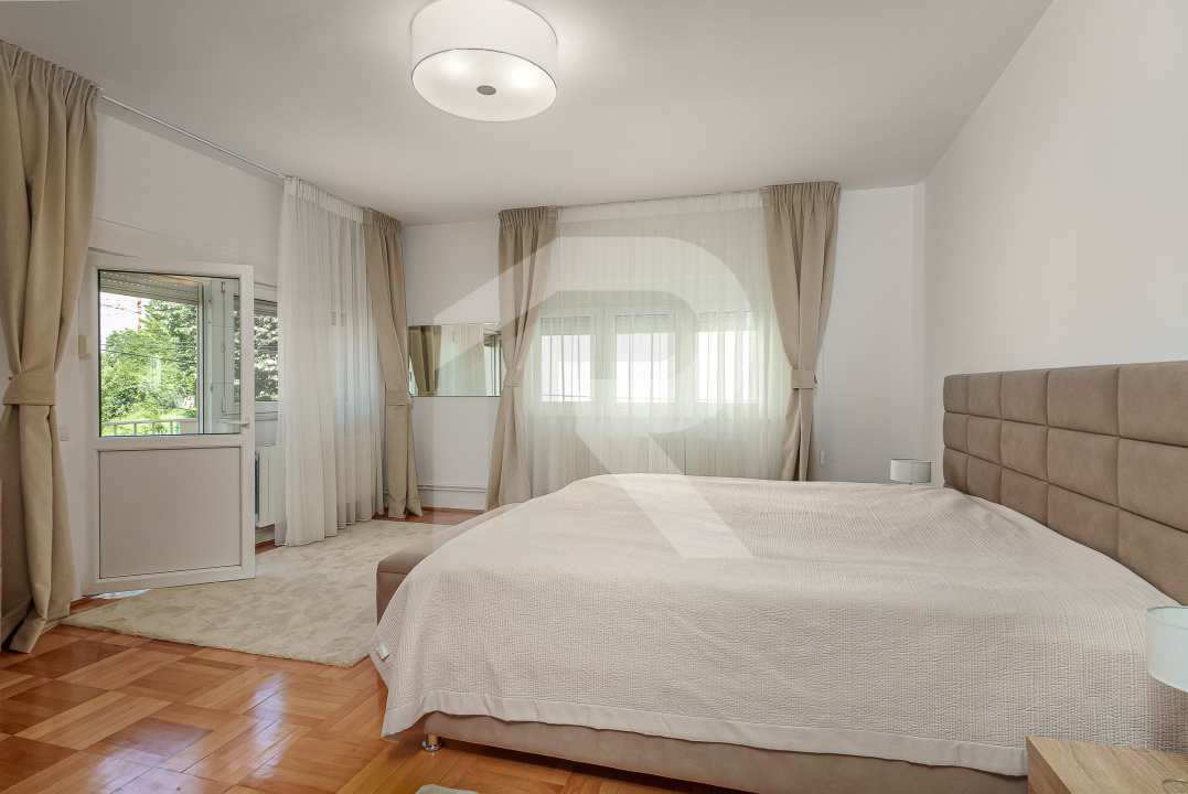 Vilă de vânzare în Bușteni – 8 dormitoare, vedere directă spre Crucea Caraiman!