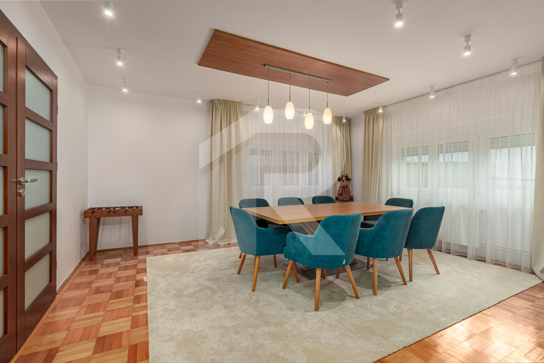 Vilă de vânzare în Bușteni – 8 dormitoare, vedere directă spre Crucea Caraiman!