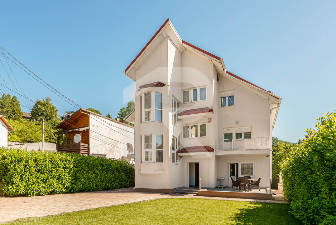 Vilă de vânzare în Bușteni – 8 dormitoare, vedere directă spre Crucea Caraiman!