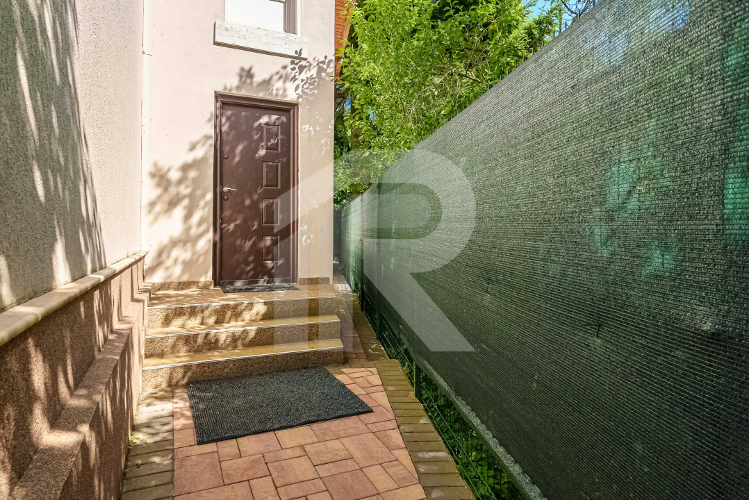 Vilă de vânzare în Bușteni – 8 dormitoare, vedere directă spre Crucea Caraiman!