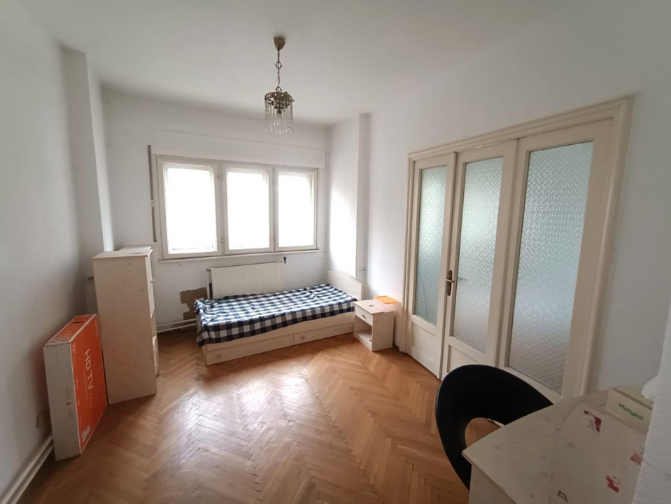 OCAZIE SE VINDE APARTAMENT 4 CAMERE  SPATIOS 88MP ZONA ULTRACENTRAL UNIRII