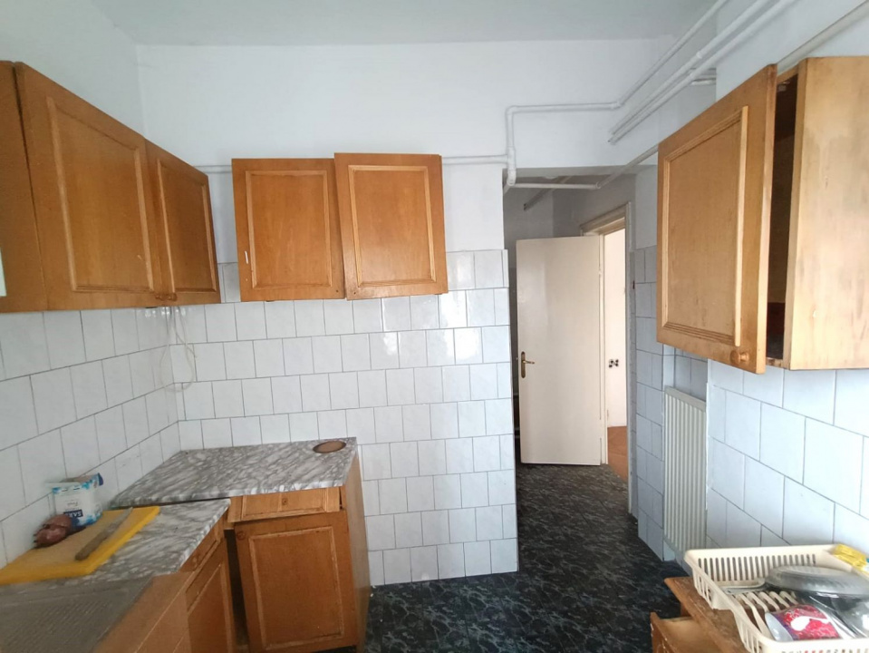 OCAZIE SE VINDE APARTAMENT 4 CAMERE  SPATIOS 88MP ZONA ULTRACENTRAL UNIRII