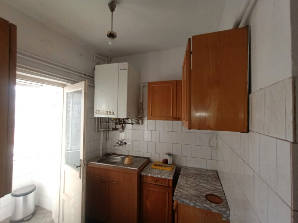 OCAZIE SE VINDE APARTAMENT 4 CAMERE  SPATIOS 88MP ZONA ULTRACENTRAL UNIRII