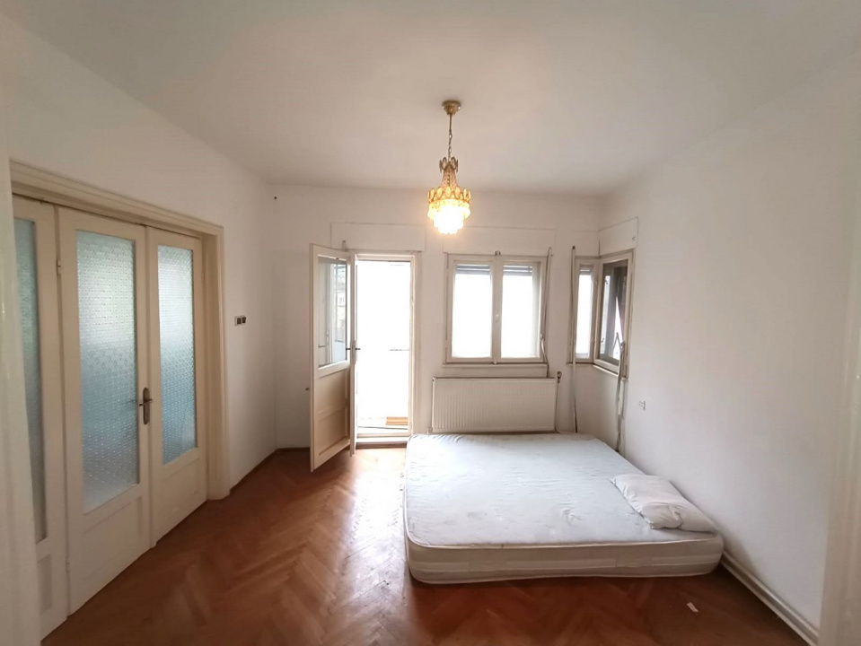 OCAZIE SE VINDE APARTAMENT 4 CAMERE  SPATIOS 88MP ZONA ULTRACENTRAL UNIRII
